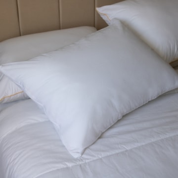 Protetor de Travesseiro Kacyumara Malha 100% Algodão Impermeável Branco 50cm x 70cm (1 Peça)