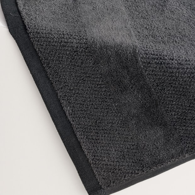 Toalha de Academia Trussardi Borgia 100% Algodão Fio Penteado 30cm x 1,20m - Gramatura: 560g/m²