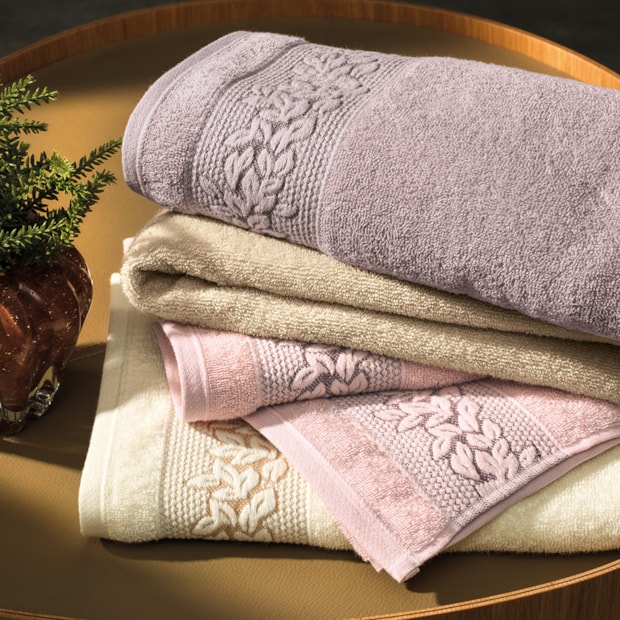 Toalha de Banho Karsten Provence Jacquard - Gramatura: 420g/m²
