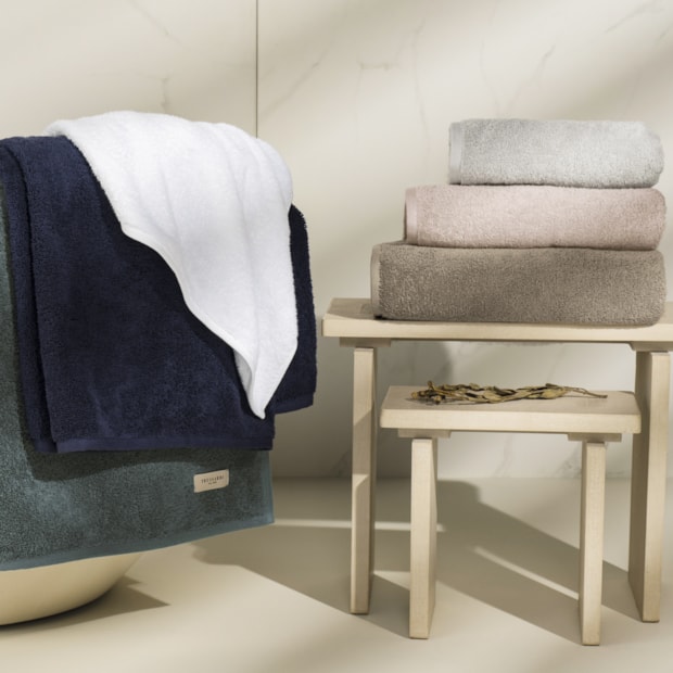 Toalha de Banho Trussardi Fontani 100% Algodão Fio Penteado - Gramatura: 500g/m²