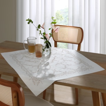 Toalha de Chá / Centro de Mesa Dohler Clean Iris 78cm x 78cm