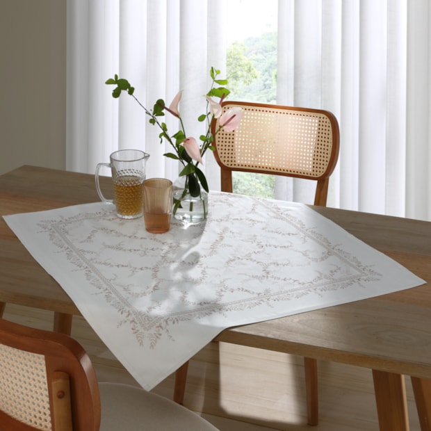 Toalha de Chá / Centro de Mesa Dohler Clean Iris 78cm x 78cm