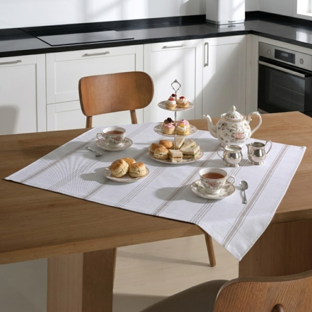 Toalha de Chá / Centro de Mesa Dohler Clean Nina 100% Algodão 78cm x 78cm