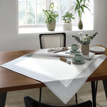 Toalha de Chá / Centro de Mesa Dohler Clean Renova Estampado Digital Alicia 78cm x 78cm
