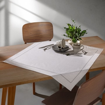 Toalha de Chá / Centro de Mesa Dohler Clean Renova Estampado Digital Iara 78cm x 78cm