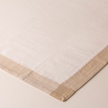 Toalha de Chá / Centro de Mesa Dohler Léia Efeito Linho Ponto Ajour 100% Algodão 90cm x 90cm