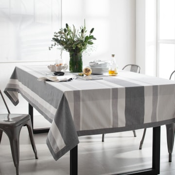 Toalha de Mesa Quadrada Buddemeyer Antimanchas Premier Lush 6 a 8 Lugares 1,80m x 1,80m