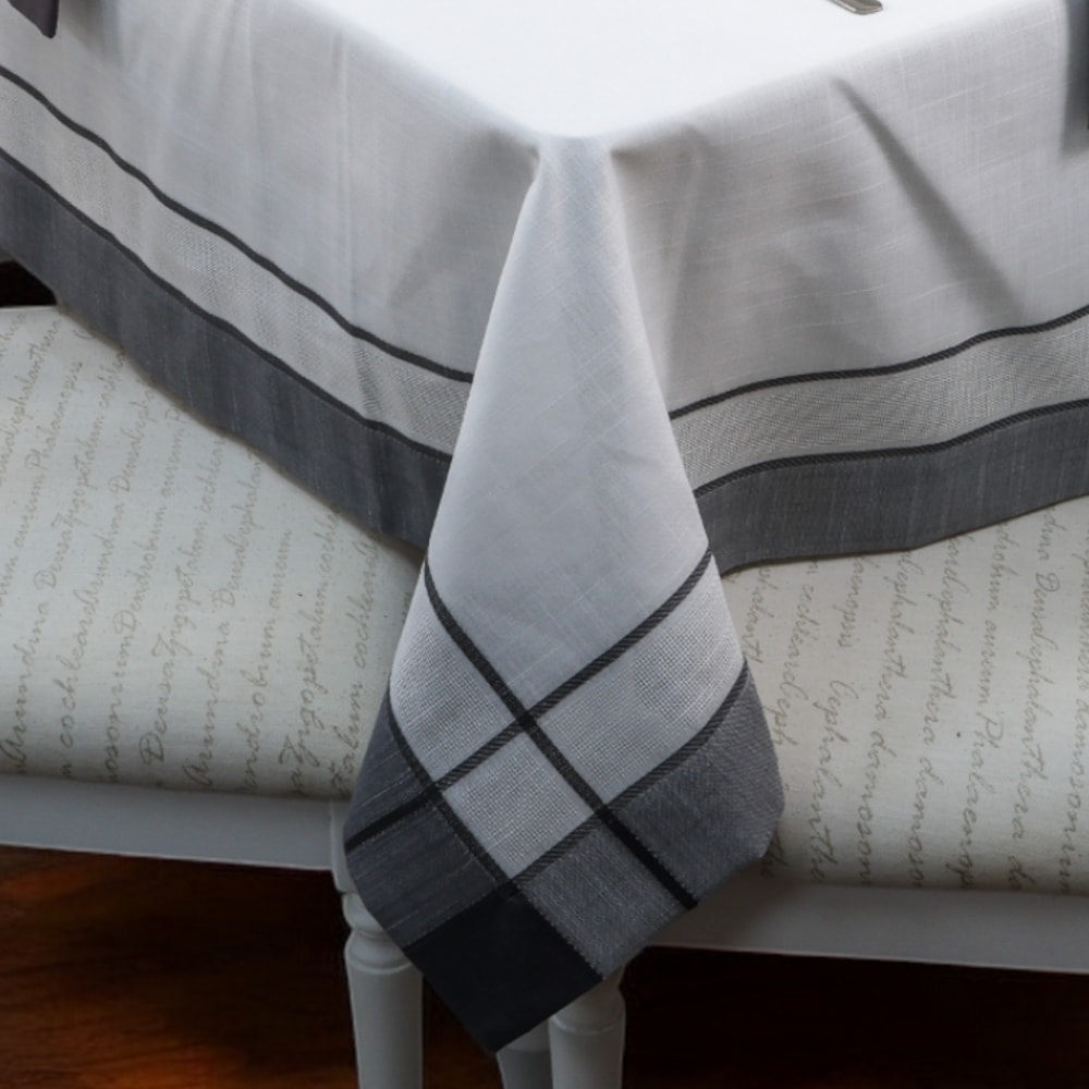 Toalha de Mesa Quadrada Charmy Silver 4 Lugares 1,40m x 1,40m