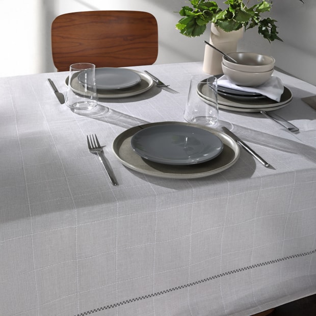 Toalha de Mesa Quadrada Dohler Clean Renova Estampado Digital Iara 8 Lugares 1,80m x 1,80m