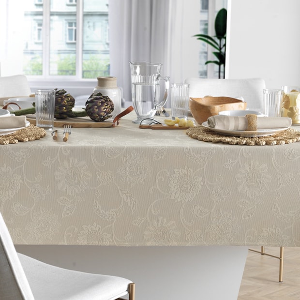 Toalha de Mesa Quadrada Karsten Celebration Easy Wash Sienna 8 Lugares 2,20m x 2,20m