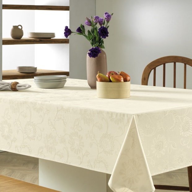 Toalha de Mesa Quadrada Karsten Celebration Easy Wash Sienna 8 Lugares 2,20m x 2,20m