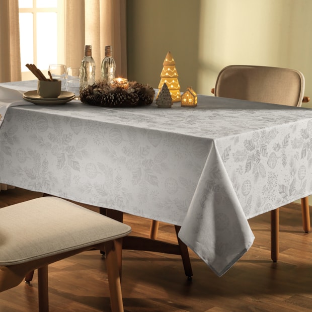 Toalha de Mesa Quadrada Karsten Jacquard Natal Azevinho 4 Lugares 1,40m x 1,40m