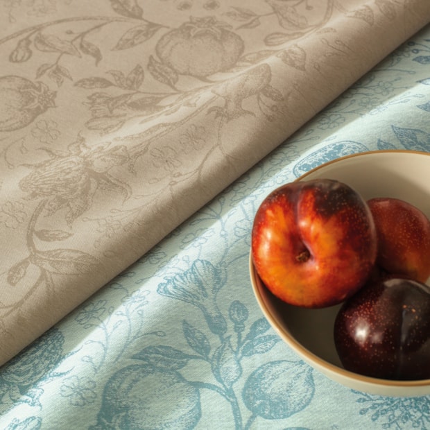 Toalha de Mesa Quadrada Karsten Jacquard Sempre Limpa Roman 8 Lugares 1,80m x 1,80m