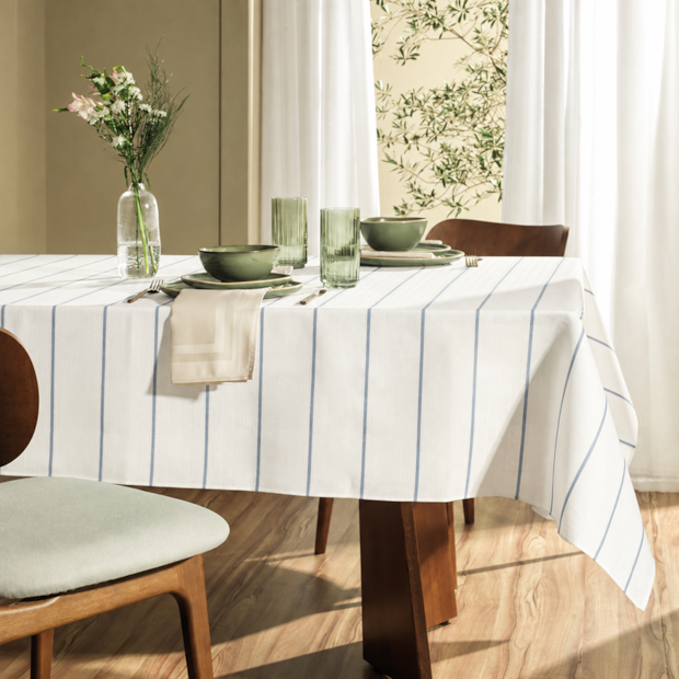 Toalha de Mesa Quadrada Karsten Jacquard Sempre Limpa Royale 8 Lugares 1,80m x 1,80m