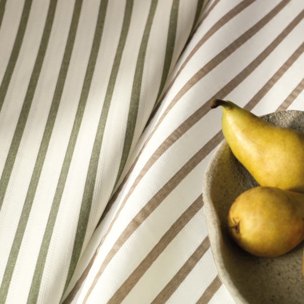 Toalha de Mesa Quadrada Karsten Jacquard Sempre Limpa Zaira 8 Lugares 1,80m x 1,80m