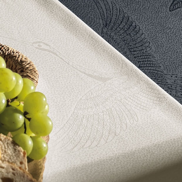 Toalha de Mesa Redonda Karsten Jacquard Sempre Limpa Amaris 6 Lugares 1,78m