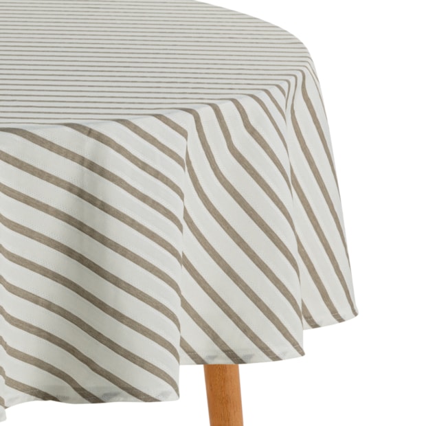 Toalha de Mesa Redonda Karsten Jacquard Sempre Limpa Zaira 6 Lugares 1,78m