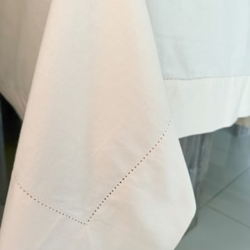 Toalha de Mesa Retangular Casa Argivai À Jour Perla 6 Lugares 100% Algodão 1,60m x 2,10m