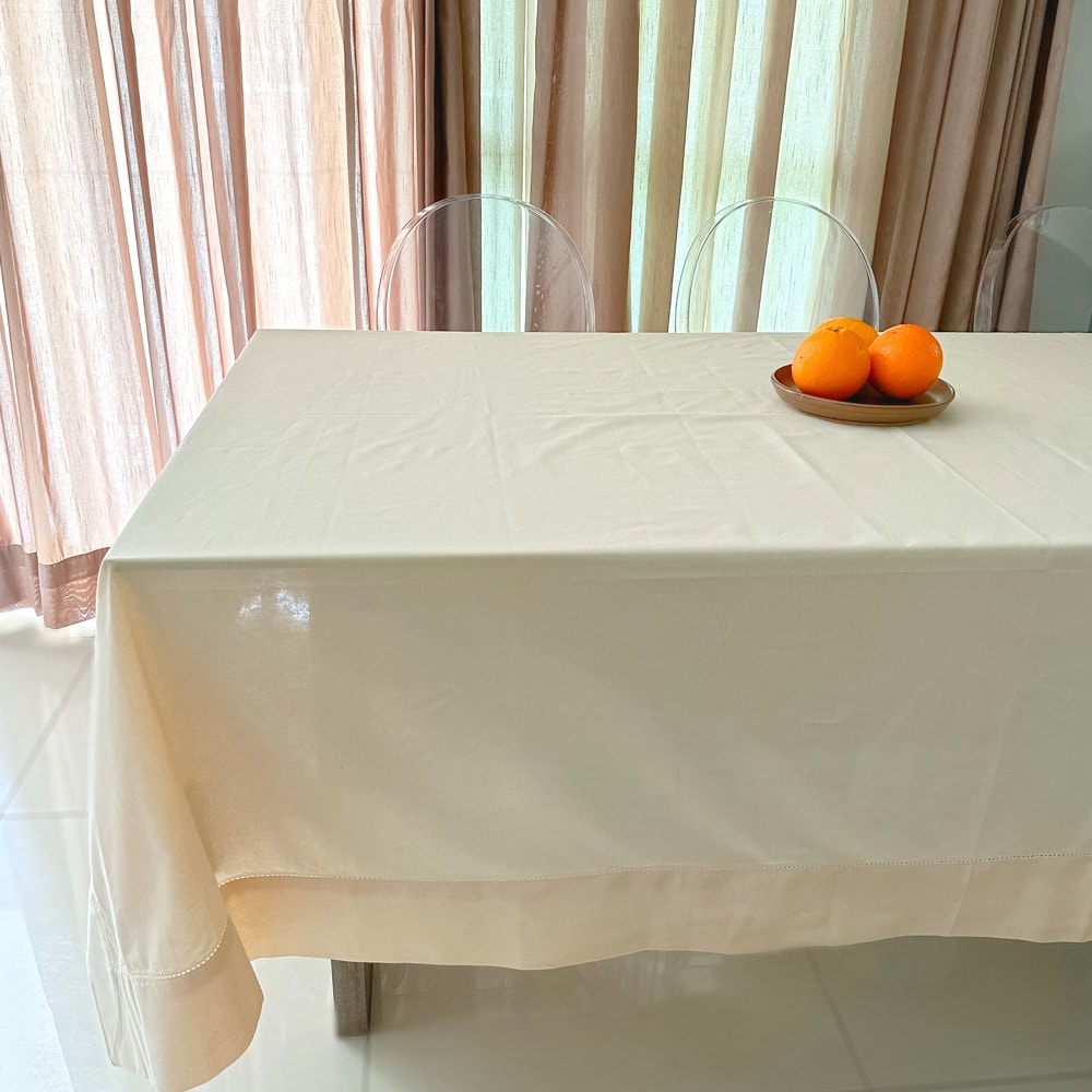 Toalha de Mesa Retangular Casa Argivai À Jour Perla 6 Lugares 100% Algodão 1,60m x 2,10m