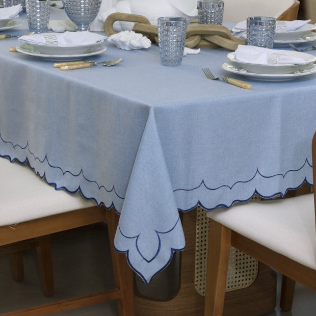 Toalha de Mesa Retangular Casa Argivai Moldura Azul Claro 6 Lugares 1,60m x 2,20m