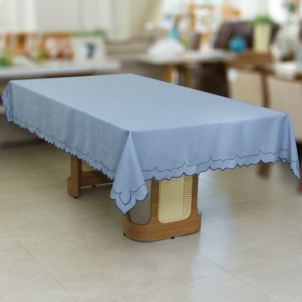 Toalha de Mesa Retangular Casa Argivai Moldura Azul Claro 6 Lugares 1,60m x 2,20m