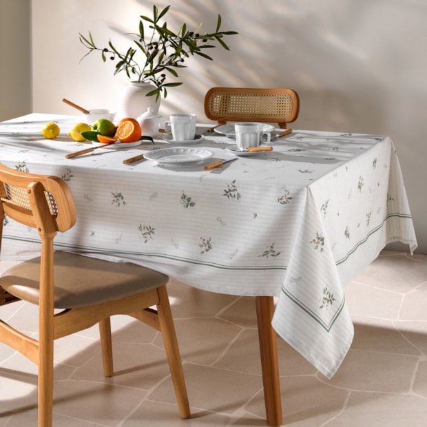 Toalha de Mesa Retangular Dohler Clean Amélia 8 Lugares 1,60m x 2,70m