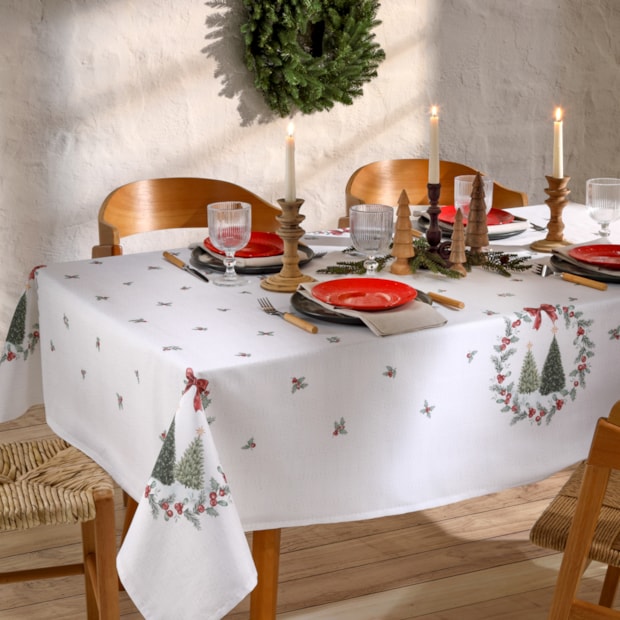 Toalha de Mesa Retangular Dohler Clean Estampado Digital Bosque de Natal 6 Lugares 1,40m x 2,10m