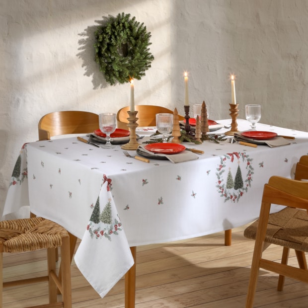 Toalha de Mesa Retangular Dohler Clean Estampado Digital Bosque de Natal 8 Lugares 1,60m x 2,70m