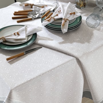 Toalha de Mesa Retangular Dohler Clean Renova Estampado Digital Alicia 8 Lugares 1,60m x 2,70m