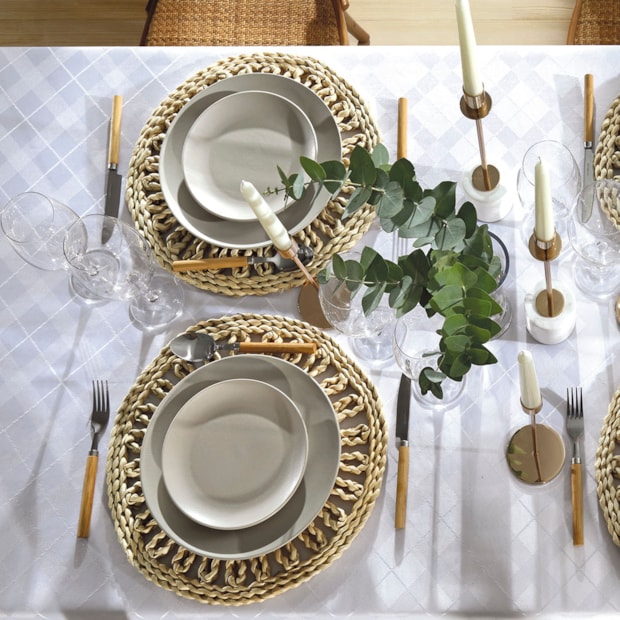 Toalha de Mesa Retangular Dohler Requinte II TJ-4872 8 Lugares 1,60m X 2,70m