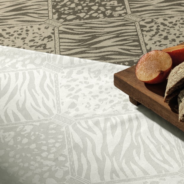 Toalha de Mesa Retangular Karsten Celebra Savana Lava Fácil 8 Lugares 1,80m x 2,70m