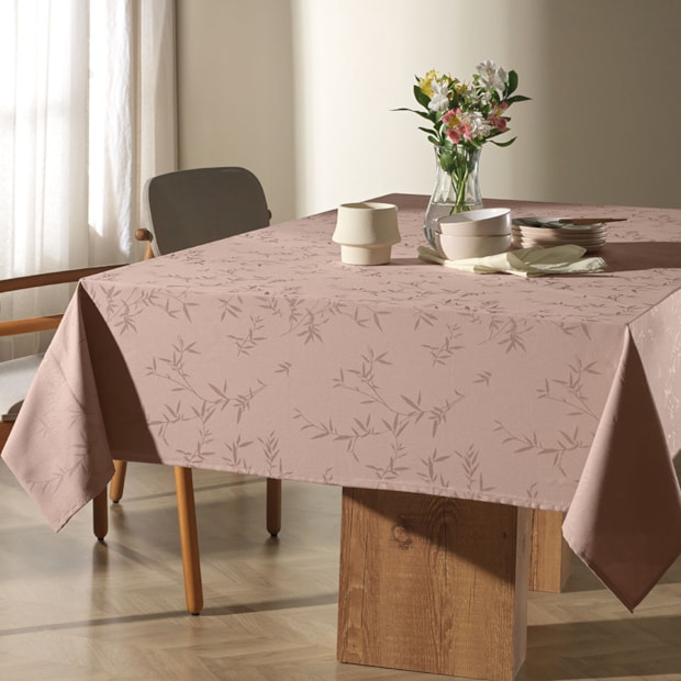 Toalha de Mesa Retangular Karsten Celebra Veríssimo Easy Wash 6 Lugares 1,80m x 2,20m