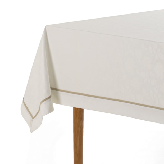 Toalha de Mesa Retangular Karsten Jacquard Celebra Antoni Easy Wash 12 Lugares 1,65m x 3,20m