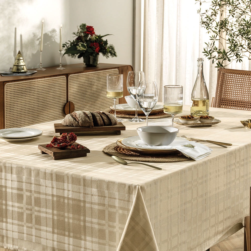 Toalha de Mesa Retangular Karsten Jacquard Celebra Lava Fácil Tartan 6 Lugares 1,80m x 2,20m