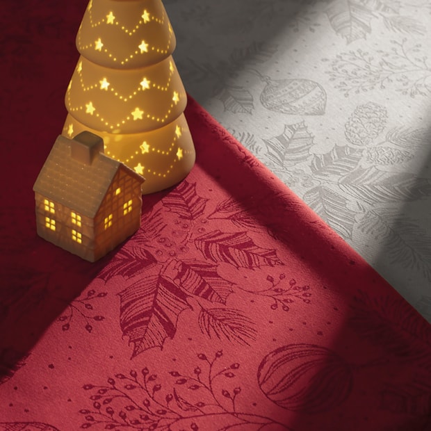 Toalha de Mesa Retangular Karsten Jacquard Natal Azevinho 8 Lugares 1,40m x 2,50m