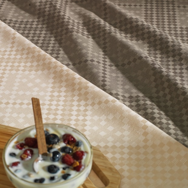Toalha de Mesa Retangular Karsten Jacquard Sempre Limpa Beamon 12 Lugares 1,60m x 3,20m