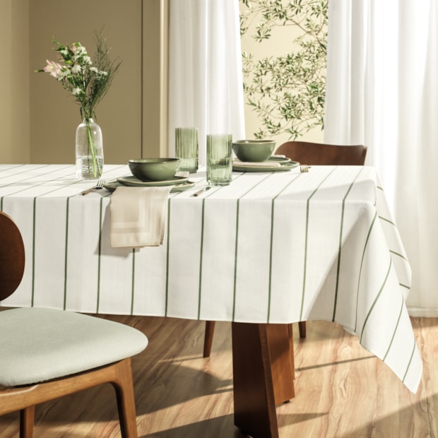 Toalha de Mesa Retangular Karsten Jacquard Sempre Limpa Royale 6 Lugares 1,60m x 2,20m