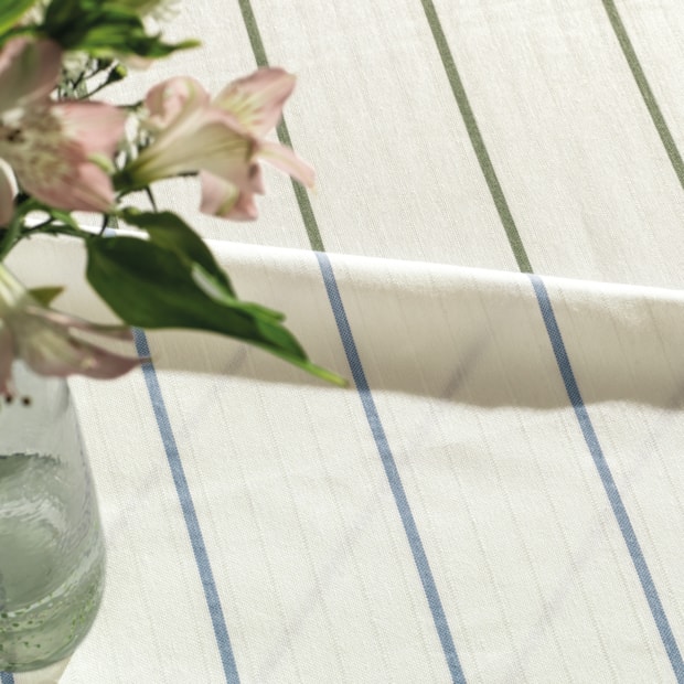 Toalha de Mesa Retangular Karsten Jacquard Sempre Limpa Royale 6 Lugares 1,60m x 2,20m
