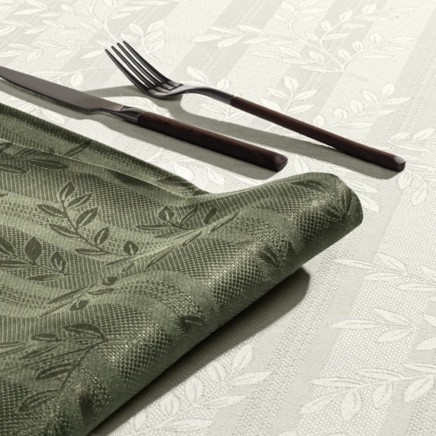 Toalha de Mesa Retangular Karsten Jacquard Sempre Limpa Serena 6 Lugares 1,60m x 2,20m