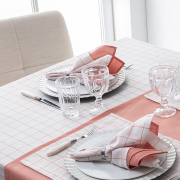 Toalha de Mesa Retangular Naturalle Limpeza Prática Grid Coral 8 lugares 1,60m x 2,50m