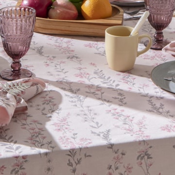 Toalha de Mesa Retangular Naturalle Limpeza Prática Quatro Estações 8 lugares 1,60m x 2,40m