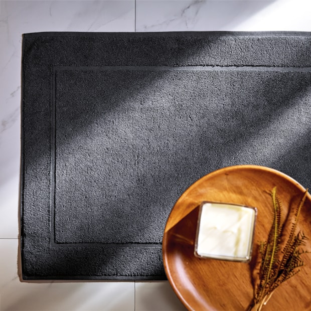 Toalha de Piso Gigante Trussardi Stare 100% Algodão com Antiderrapante 86cm x 60cm - Gramatura: 920g/m²