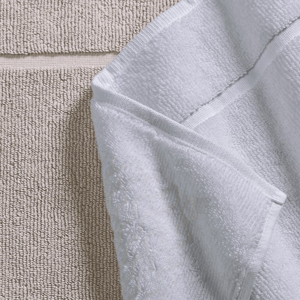 Toalha de Piso Gigante Trussardi Stare 100% Algodão com Antiderrapante 86cm x 60cm - Gramatura: 920g/m²
