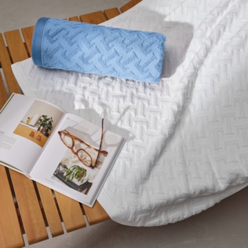 Toalha de Praia Trussardi Bella Riva 100% Algodão 86cm x 1,60m - Gramatura: 550g/m²