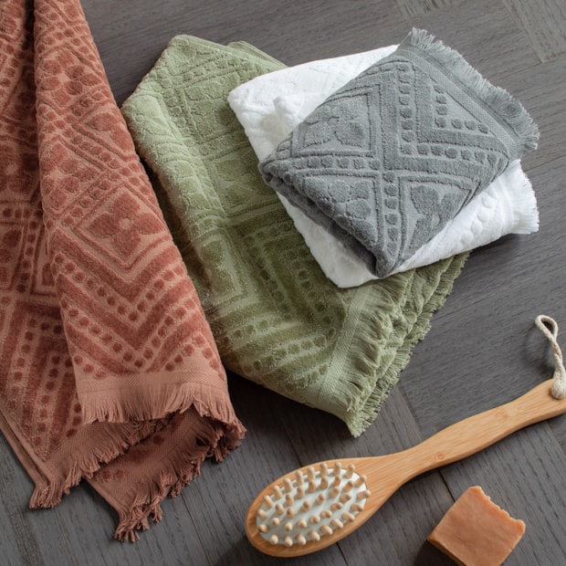 Toalha de Rosto Buddemeyer Anis Jacquard Aveludada 100% Algodão c/ Franjas - Gramatura: 420g/m²