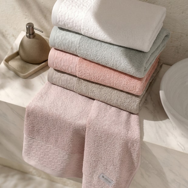 Toalha de Rosto Dohler Marie Air Touch 100% Algodão Fio Penteado - Gramatura: 520g/m²