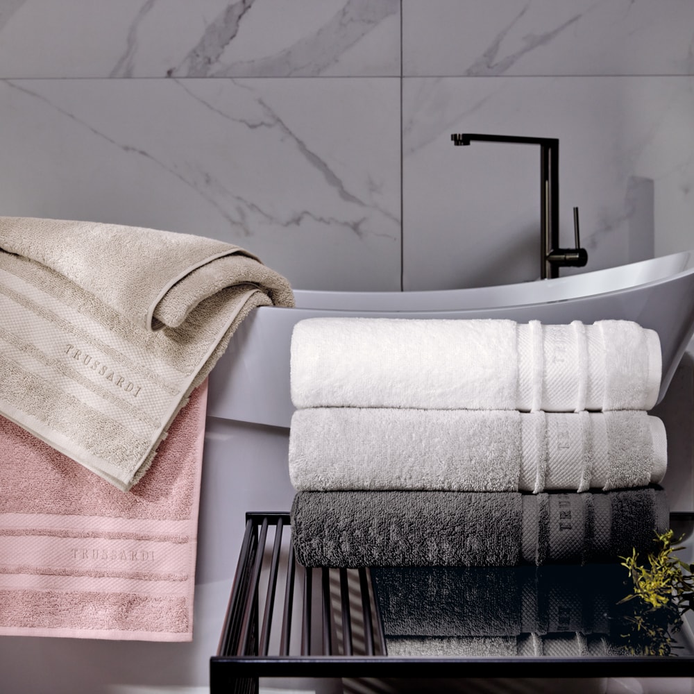 Toalha de Rosto Trussardi Lecce Barra Bordada 100% Algodão Fio Penteado - Gramatura 500g/m²