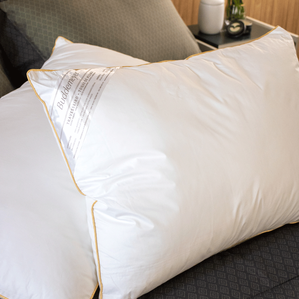 Travesseiro King Size Buddemeyer Toque de Pluma 100% Algodão Cetim 233 fios 50cm x 90cm (1 Peça)