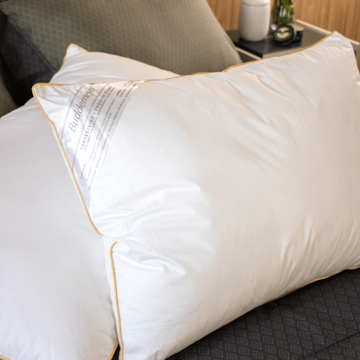 Travesseiro King Size Buddemeyer Toque de Pluma 100% Algodão Cetim 233 fios 50cm x 90cm (1 Peça)