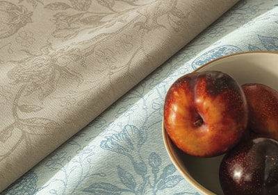 Toalha de Mesa Quadrada Karsten Jacquard Sempre Limpa Roman 8 Lugares 1,80m x 1,80m